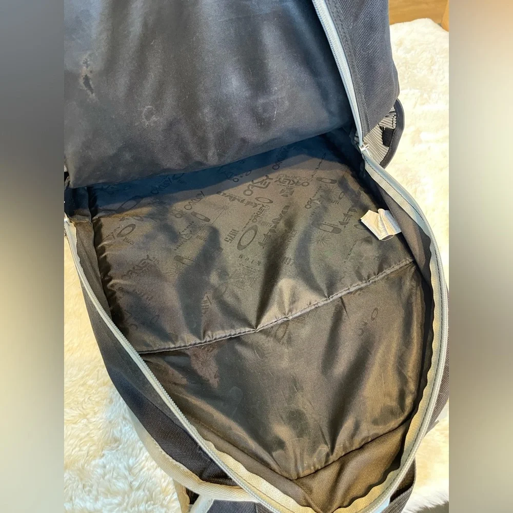Oakley Streetman pack 2.0 black with gray trim